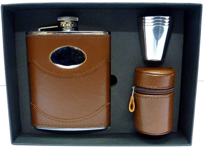 Brown Leather 6oz flask with engravable plate gift set