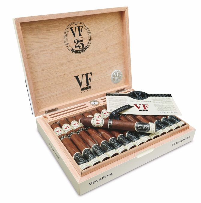 VegaFina 1998 25 Aniversario Cum Laude / Box of 25