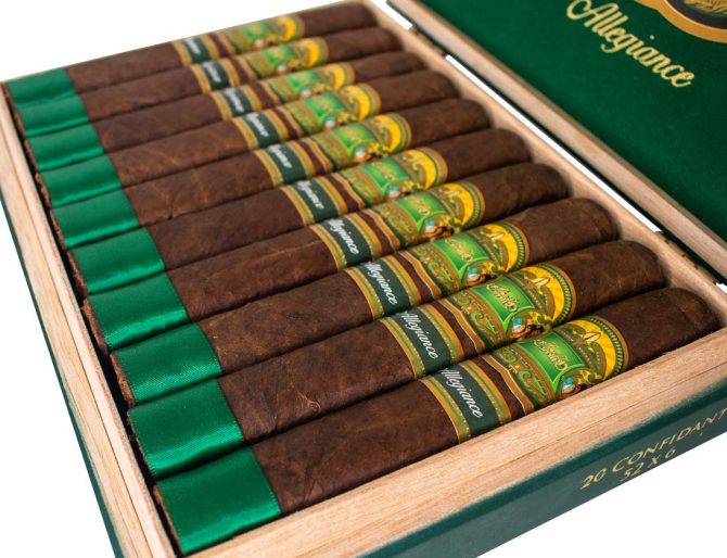 E.P. Carrillo Allegiance Confidant Toro / Box of 20 - Image 2
