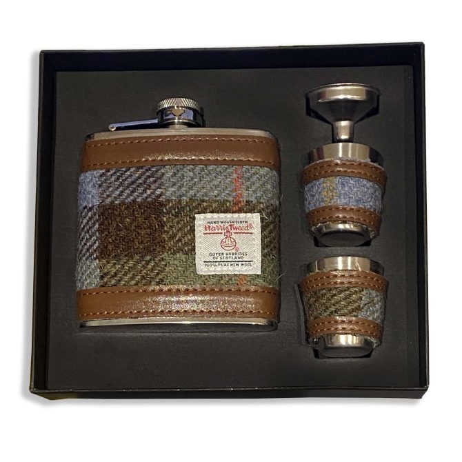 Harris Tweed Hip Flask Gift Set - MacLeod Tartan - Image 4